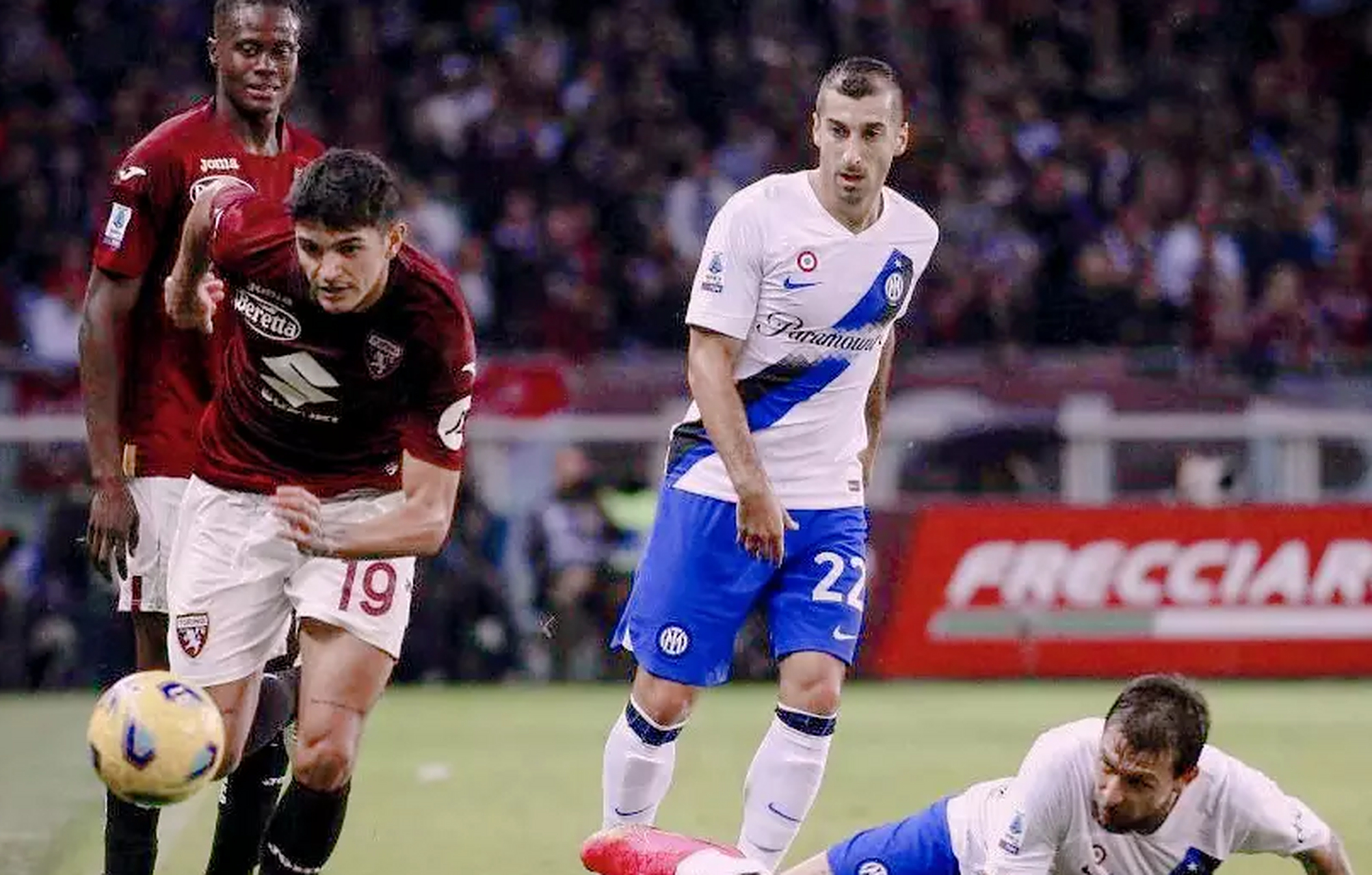 熊猫体育互动-都灵主场3-2击败佛罗伦萨，展现实力