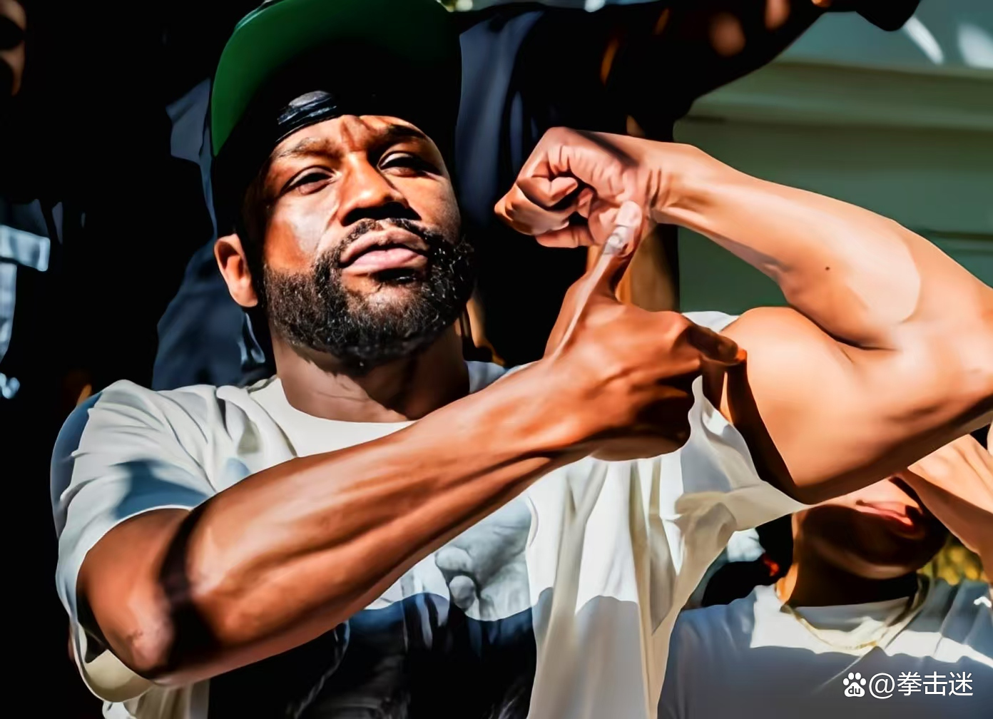 加拿大运动员在拳击比赛中技压群雄的简单介绍 加拿大运动员在拳击比赛中技压群雄的简单介绍