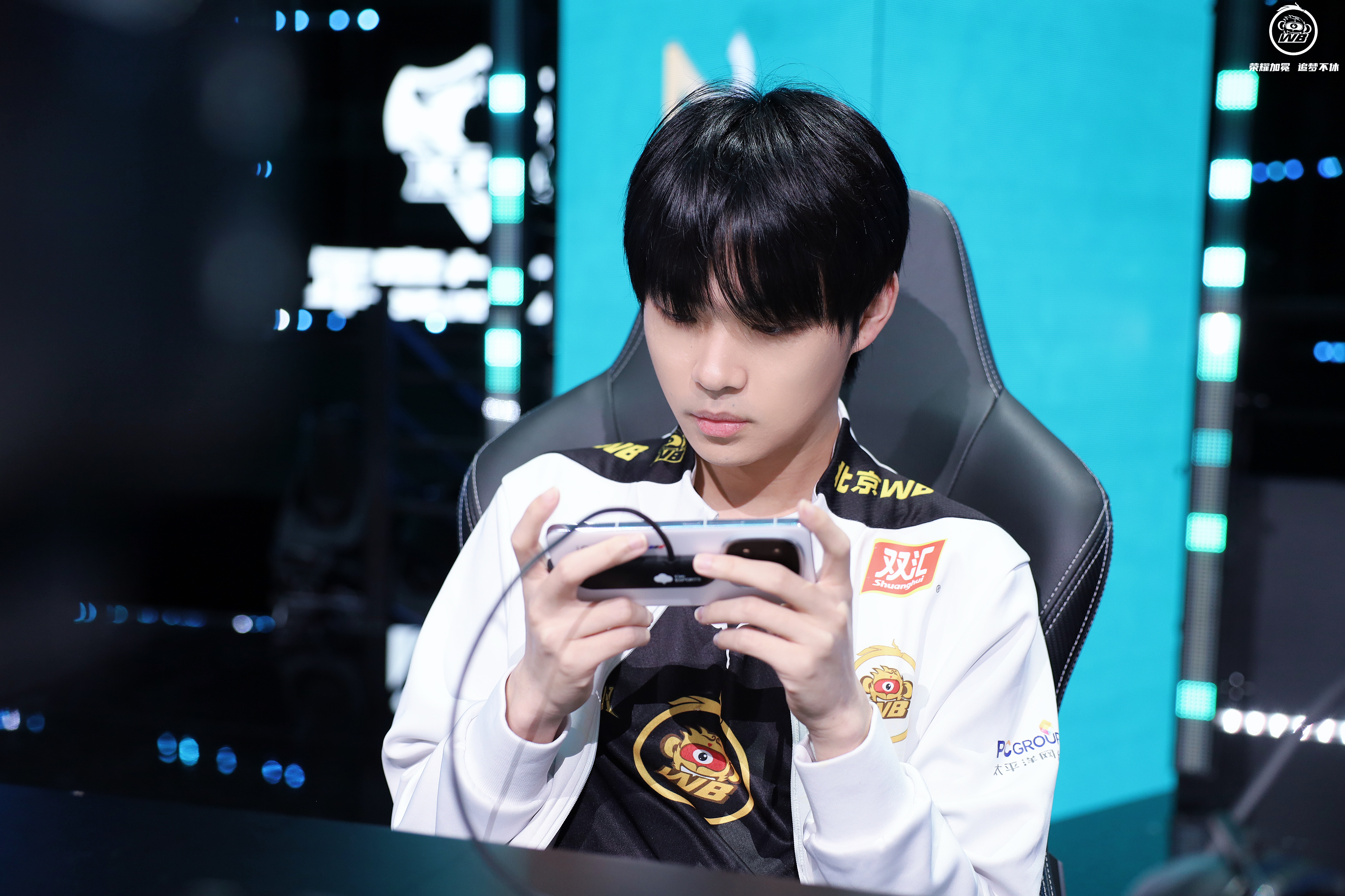 WBG绝杀100T,Crisp完成史诗逆转峡谷大战半决赛,引爆全场热议 WBG绝杀100T,Crisp完成史诗逆转峡谷大战半决赛,引爆全场热议