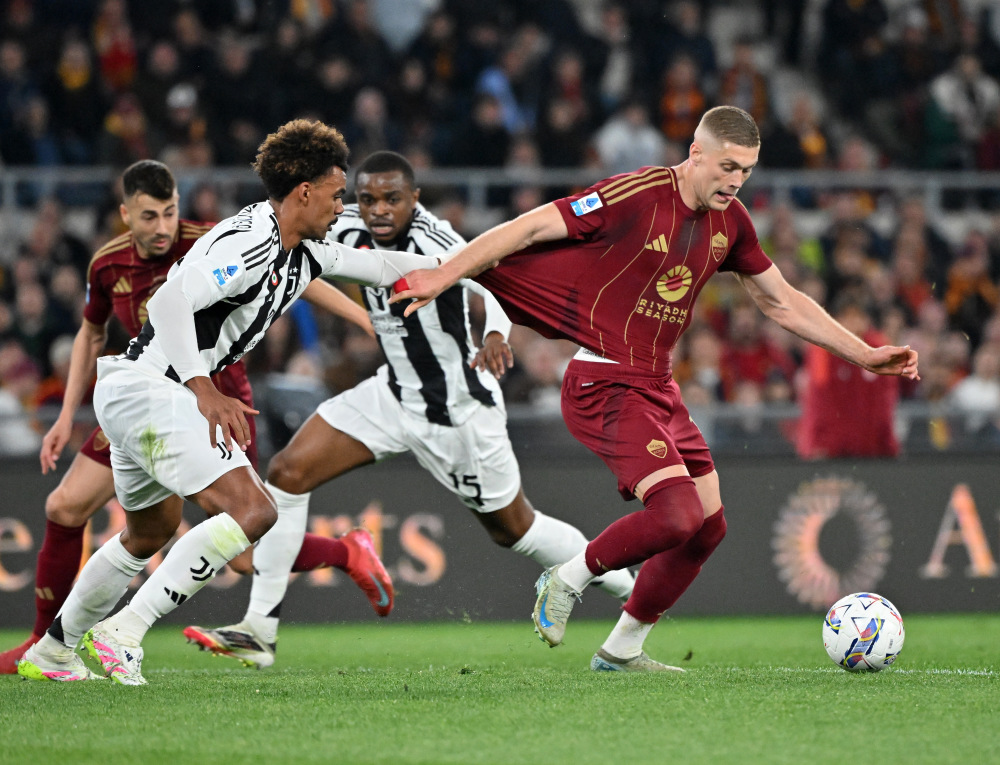 尤文图斯主场大胜罗马,继续领跑意甲 尤文图斯主场大胜罗马,继续领跑意甲