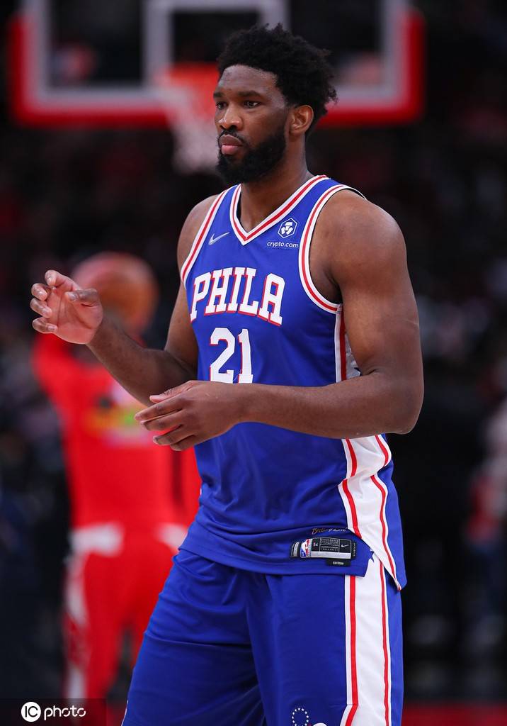 熊猫体育下载-中国男篮横扫76人，卡鲁索三分雨点燃全场