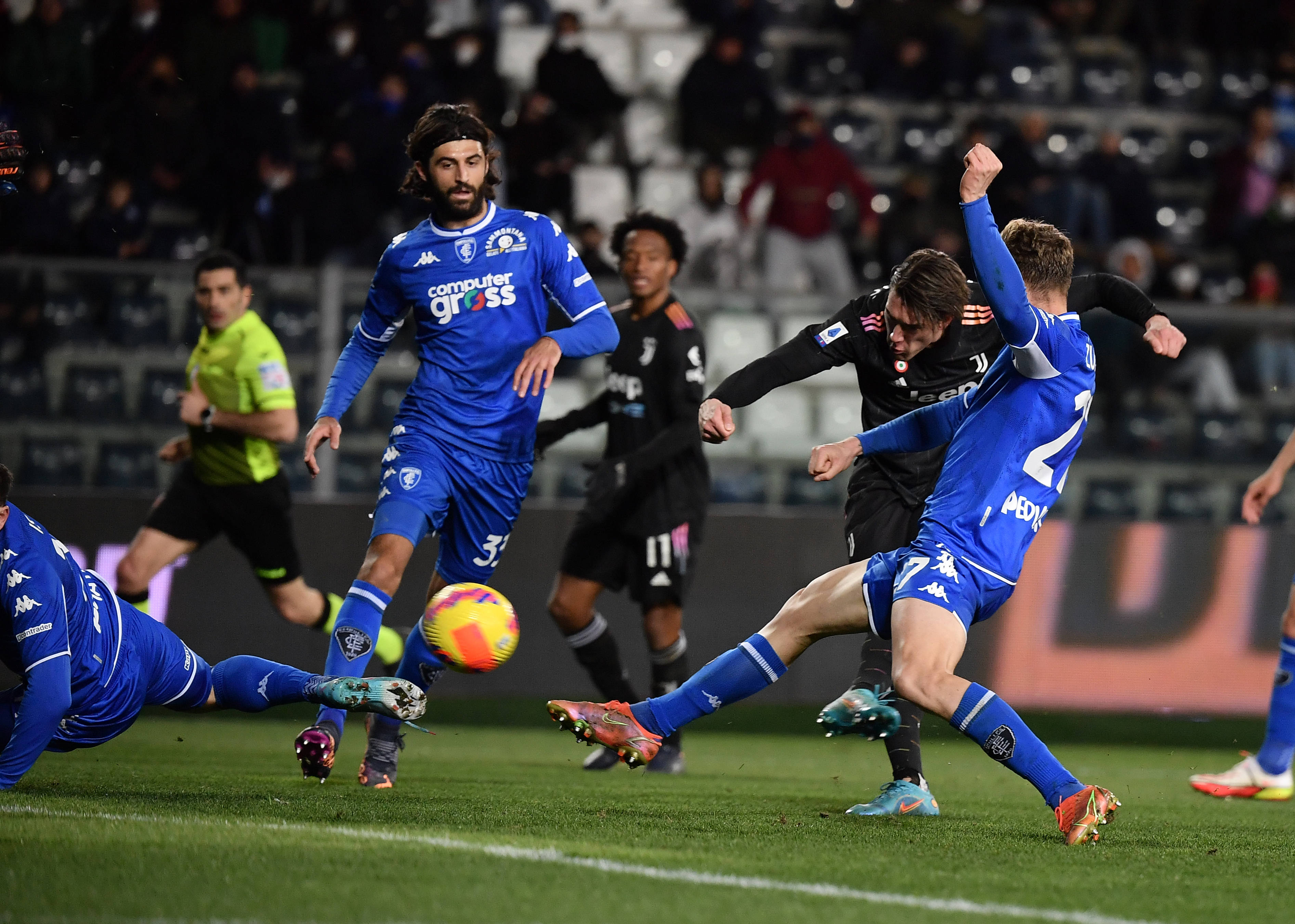 熊猫体育app-莱斯特城主场吞下连败，降级危机进一步加剧！