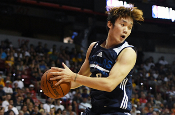 熊猫体育下载-火箭逆转广东队，王哲林点燃赛场